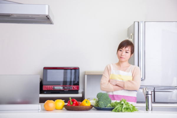 料理が苦手な女性のイメージ画像